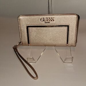 GUESS METALLIC ROSE GOLD BIFOLD CLUTCH/WRISTLET WALLET